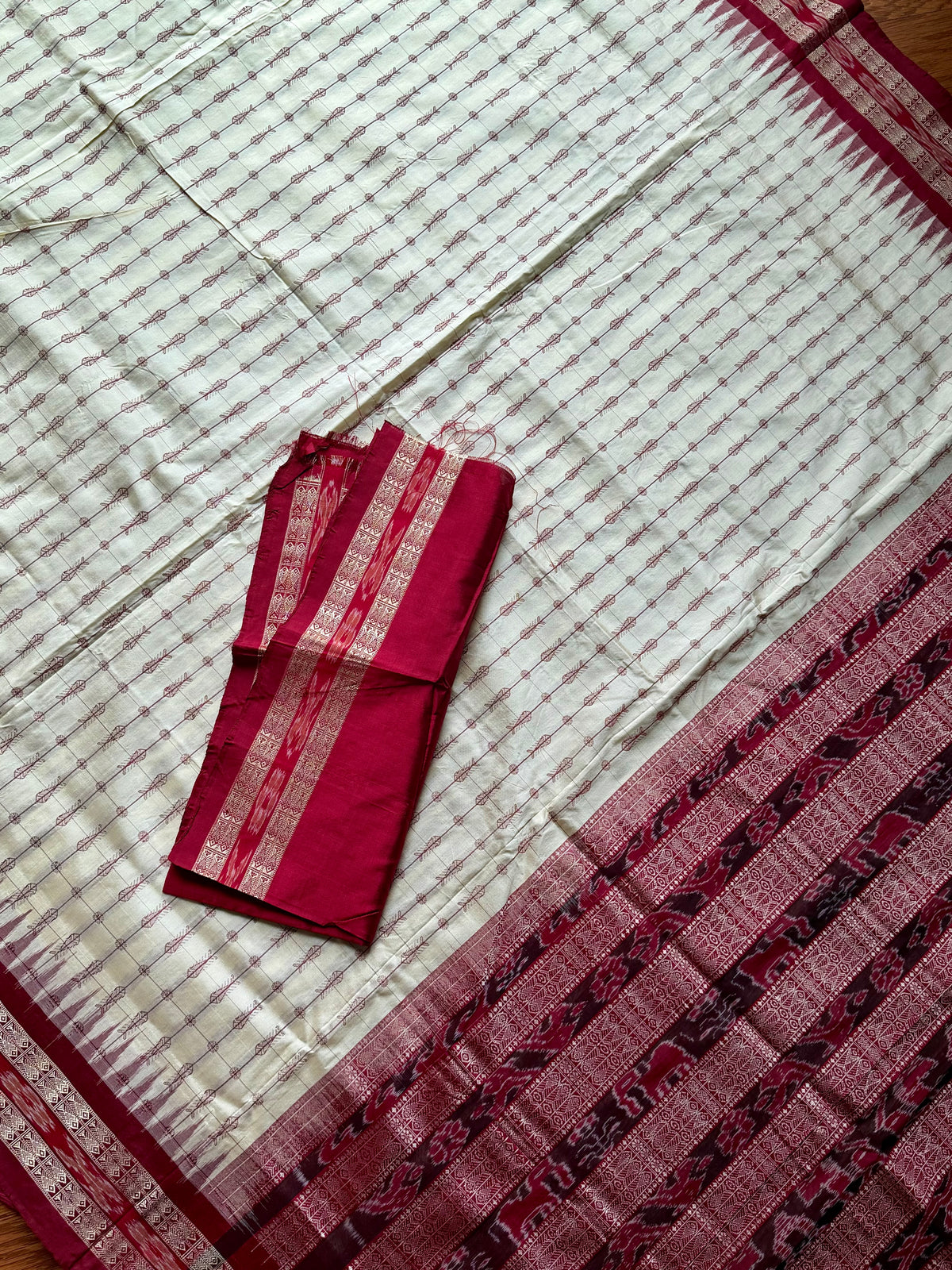 Offwhite (cream) and maroon handwoven Sambalpuri thousand motif pure Ikkat silk saree | Odisha Weaves (Copy)