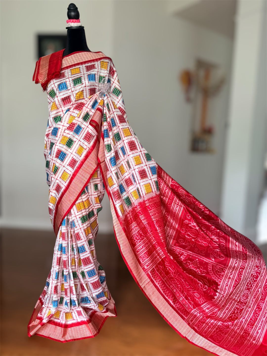 Handwoven White Mini (Chhoti)Aswini Sambalpuri Double ikat pure silk saree|Odisha Weaves|