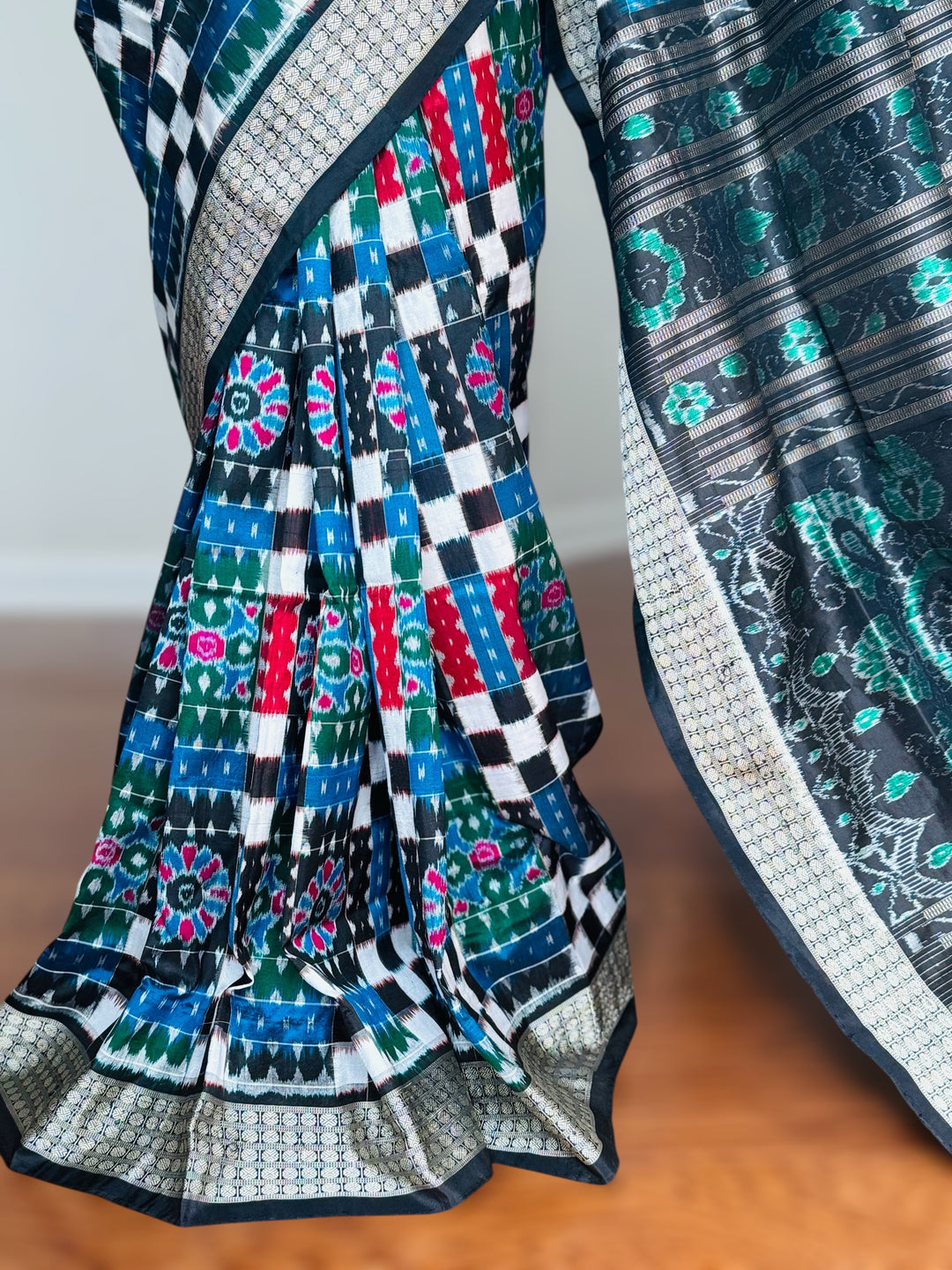 Handwoven Utkal Laxmi Sambalpuri ikat pure silk saree, Green Ikat pallu|Odisha Weaves|