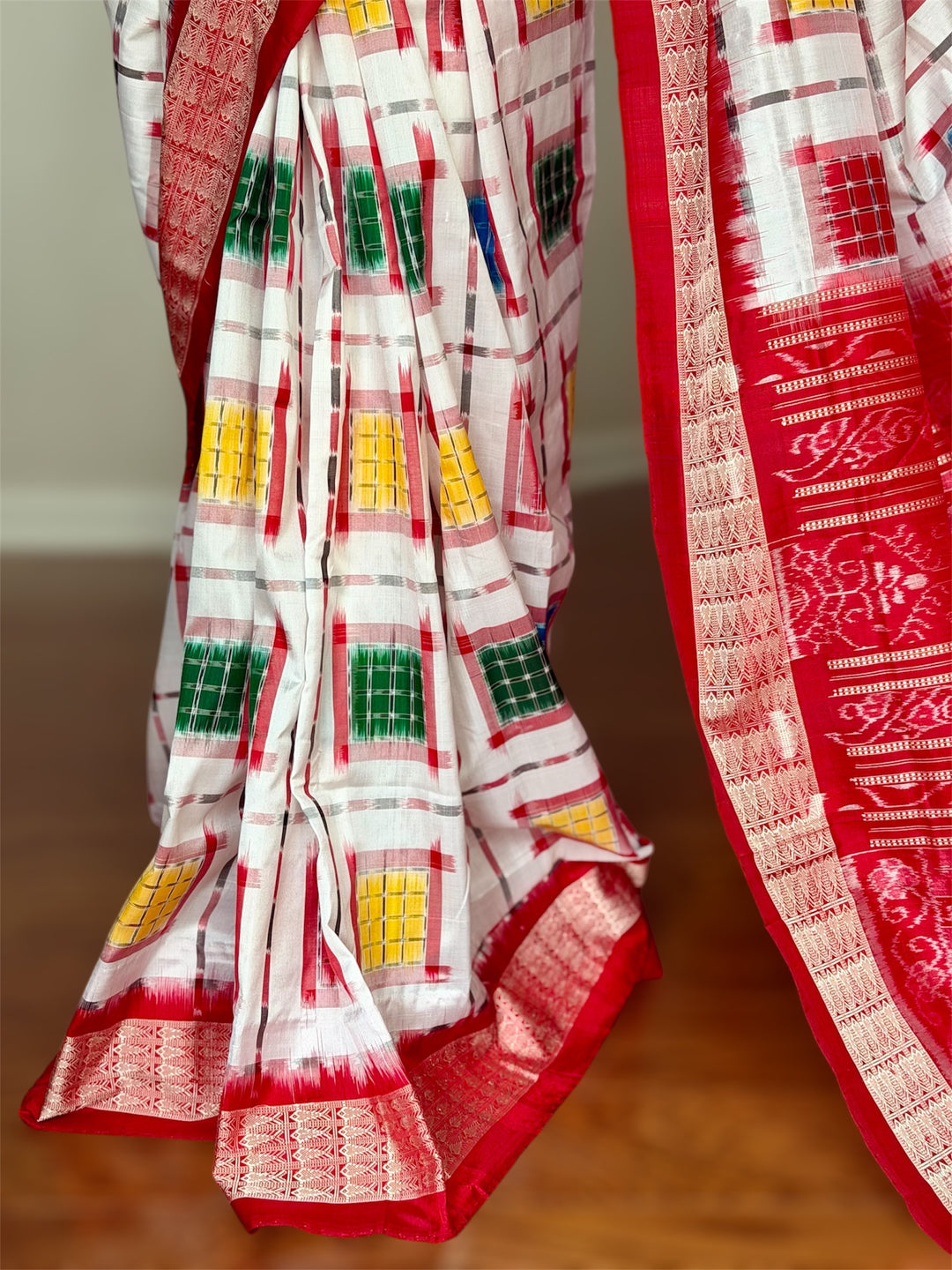 Handwoven White Aswini Sambalpuri Double ikat pure silk saree|Odisha Weaves|