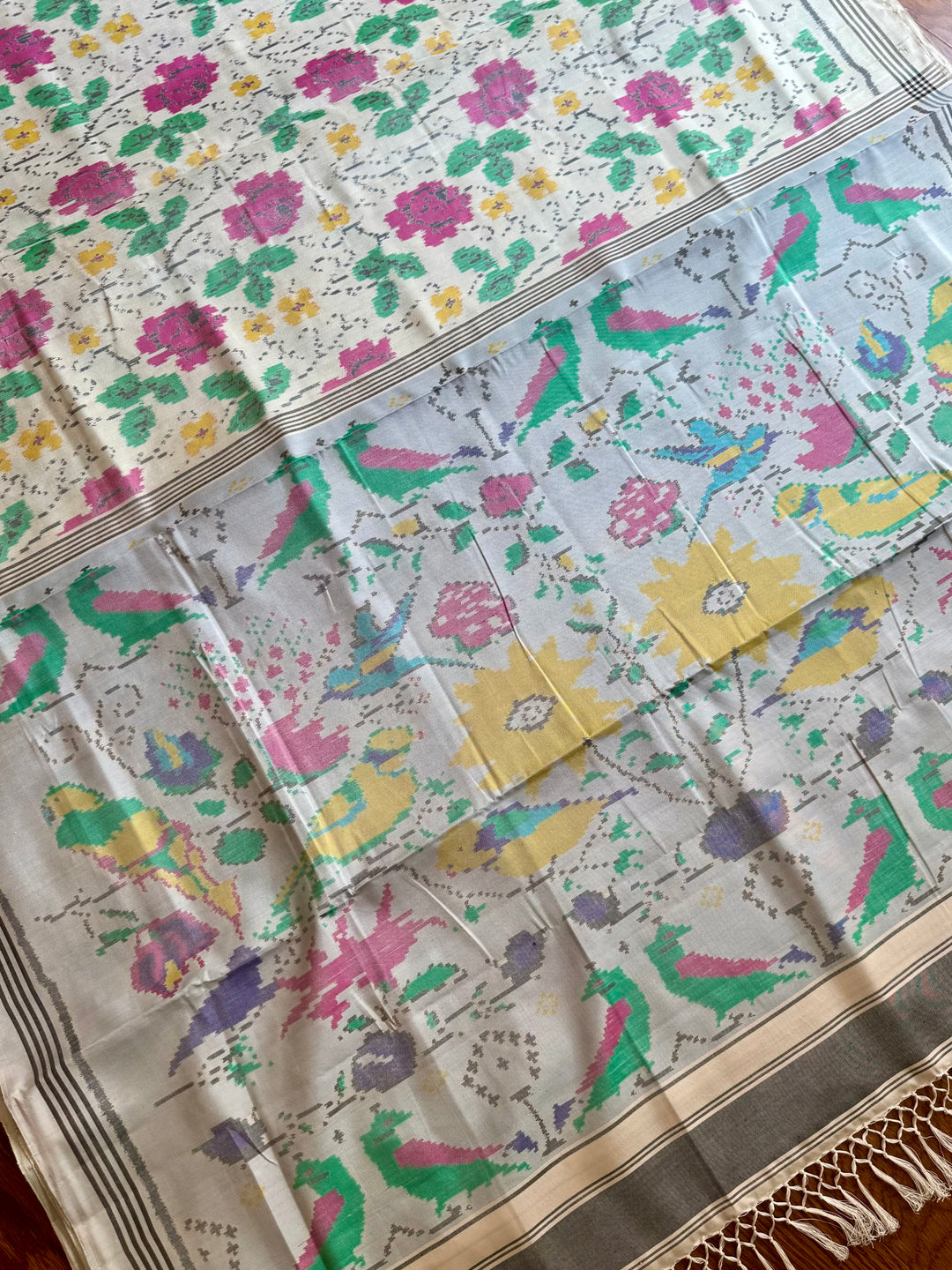 White color semi (double) ikat patan Patola pure silk saree