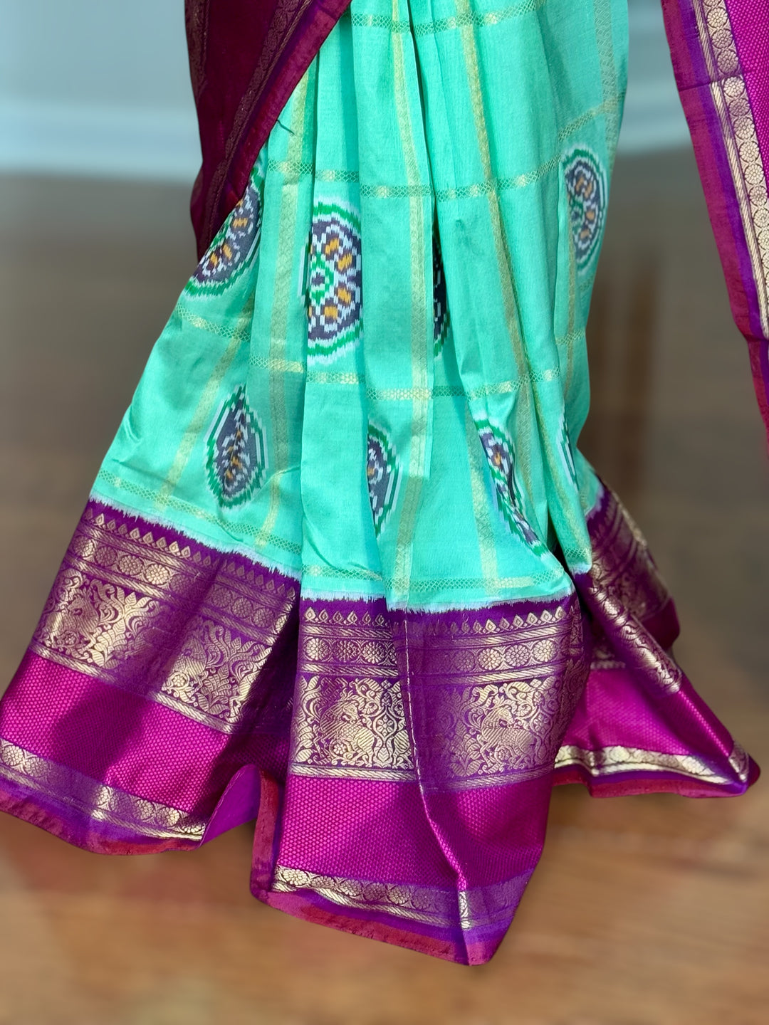 Mint Green Deep Magenta Ikkat (Pochampally)Fusion Silk Saree with Zari Woven Kanchipuram Border and Unstitched Blouse
