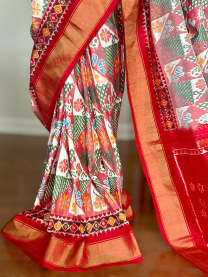 White Red combination Four figure Pochampally handwoven (patola)ikat pure silk saree| offwhite base| Sweta