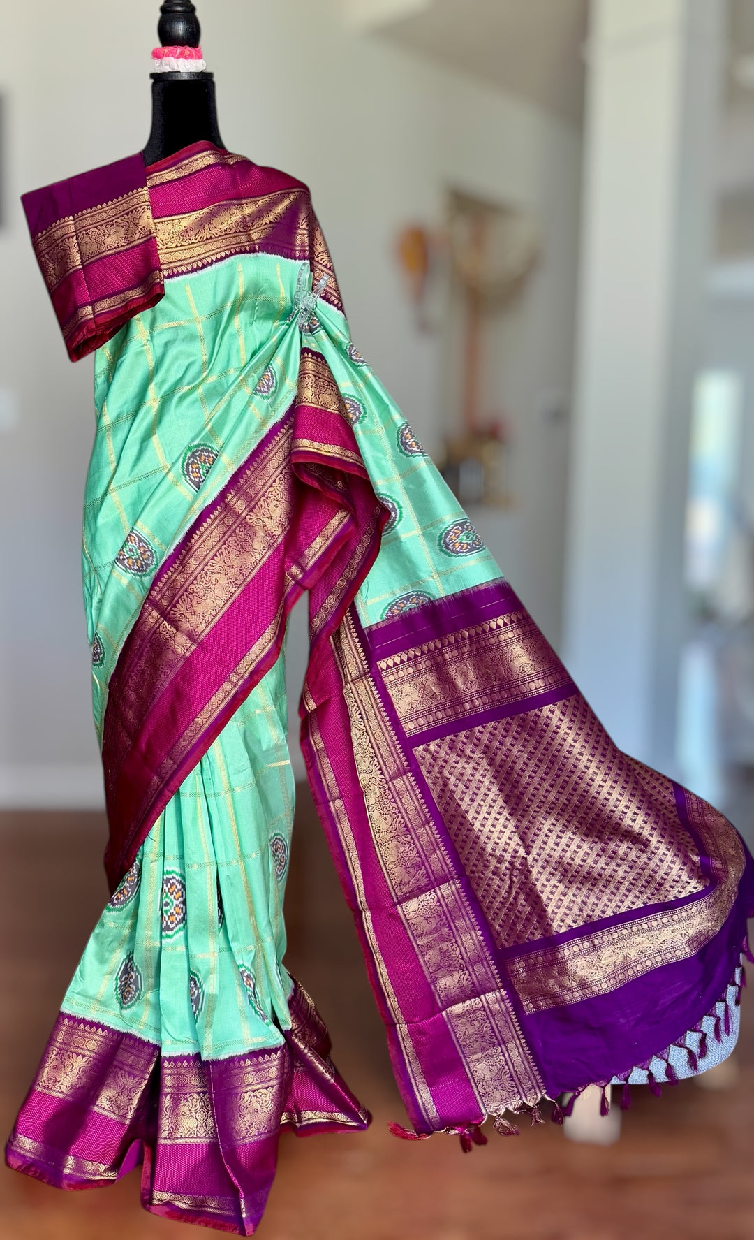 Mint Green Deep Magenta Ikkat (Pochampally)Fusion Silk Saree with Zari Woven Kanchipuram Border and Unstitched Blouse