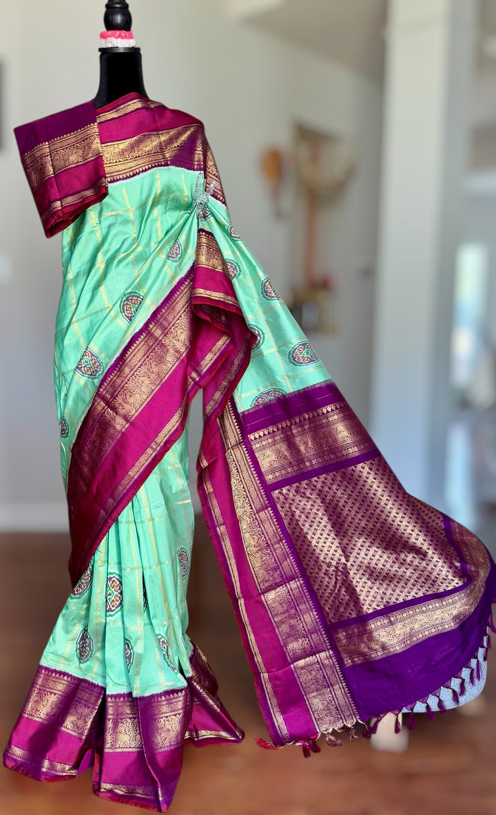 Mint Green Deep Magenta Ikkat (Pochampally)Fusion Silk Saree with Zari Woven Kanchipuram Border and Unstitched Blouse
