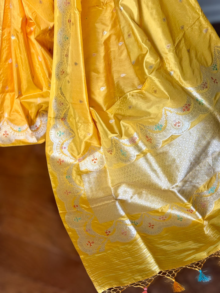 Yellow Banarasi handloom pure katan silk saree with kadhwa meenakari scallops border