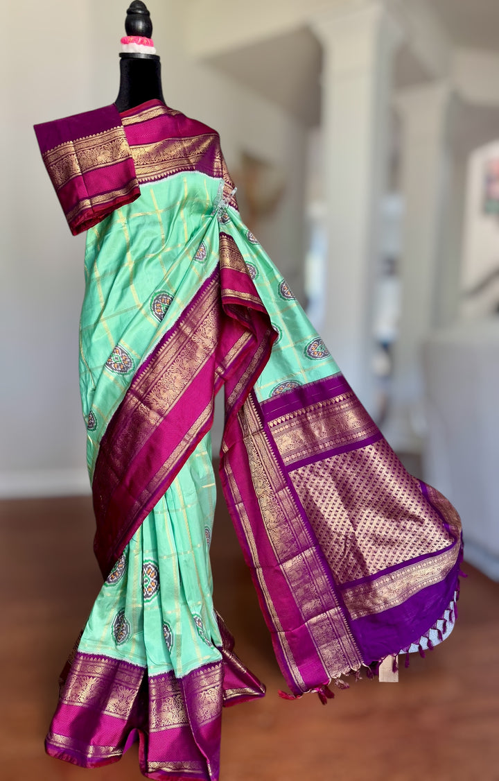 Mint Green Deep Magenta Ikkat (Pochampally)Fusion Silk Saree with Zari Woven Kanchipuram Border and Unstitched Blouse
