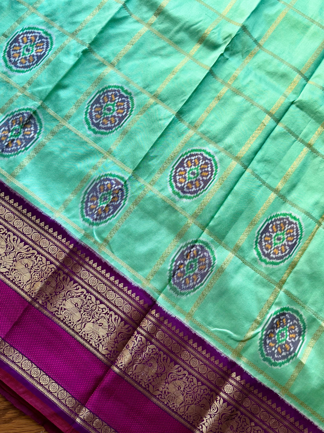 Mint Green Deep Magenta Ikkat (Pochampally)Fusion Silk Saree with Zari Woven Kanchipuram Border and Unstitched Blouse