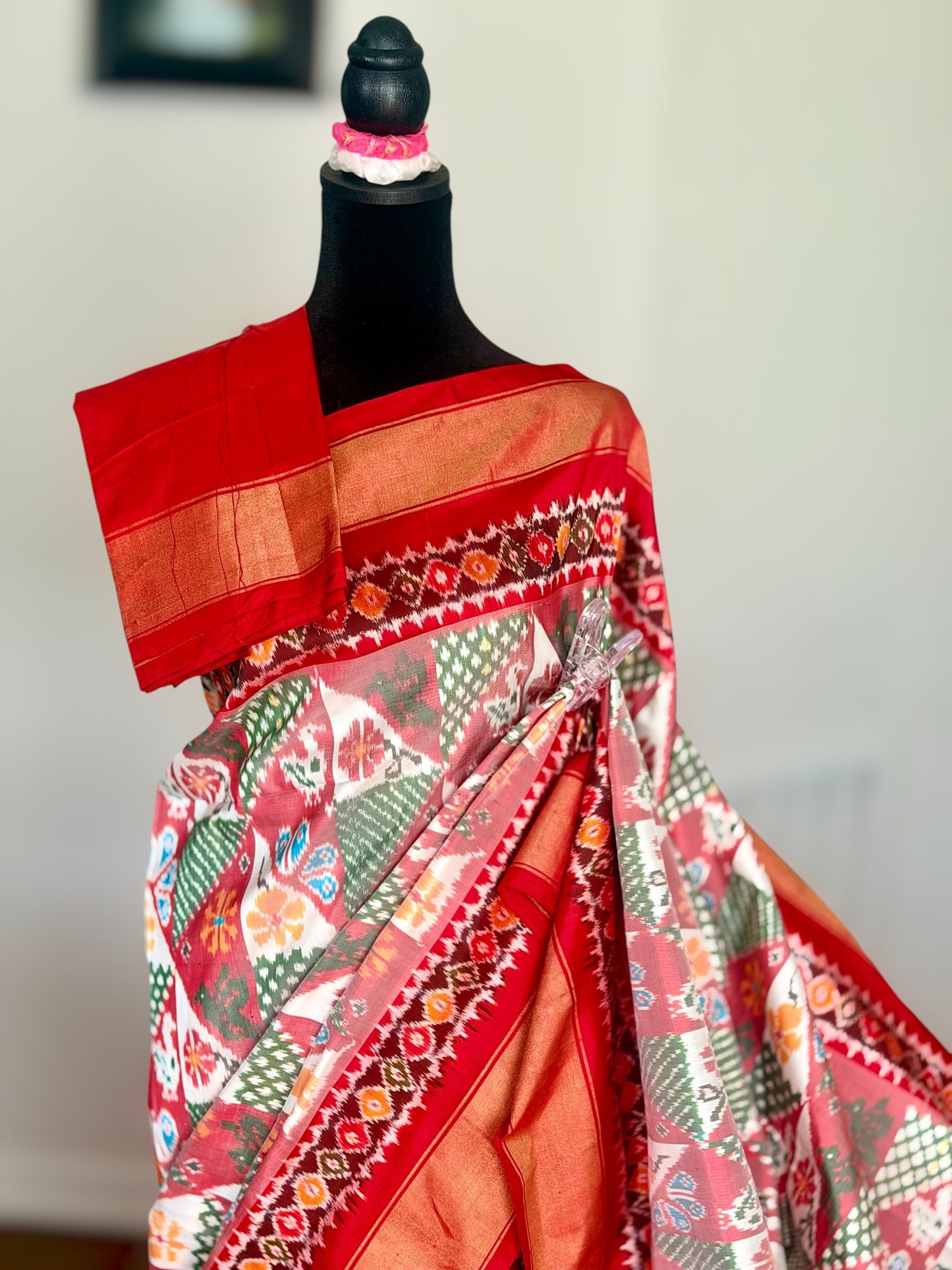 White Red combination Four figure Pochampally handwoven (patola)ikat pure silk saree| offwhite base| Sweta