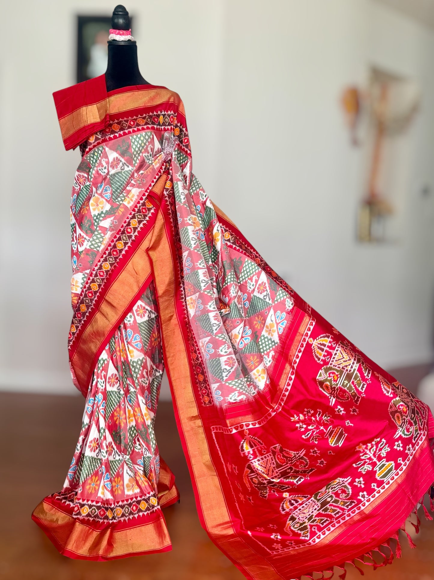 White Red combination Four figure Pochampally handwoven (patola)ikat pure silk saree| offwhite base| Sweta