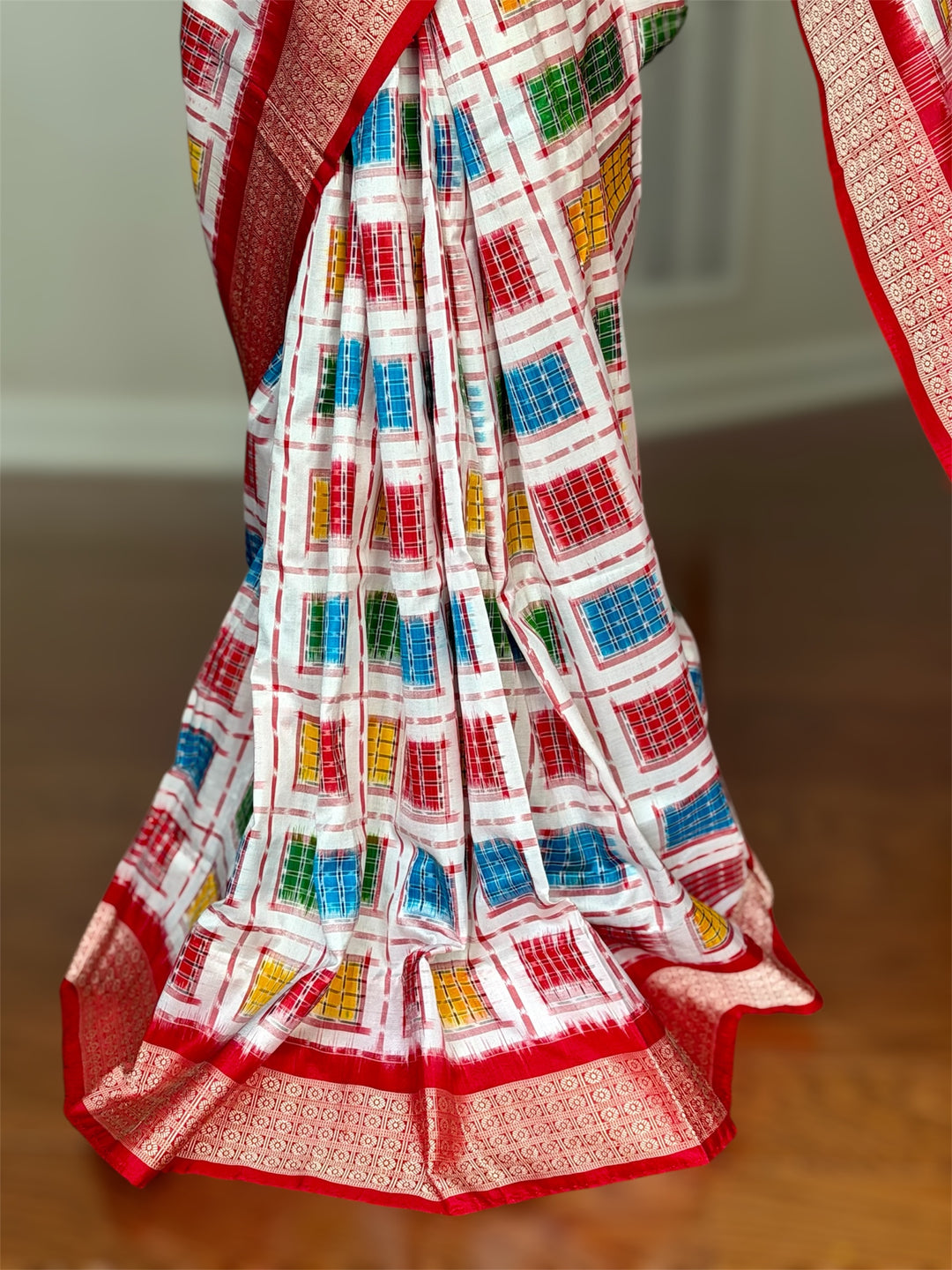 Handwoven White Mini (Chhoti)Aswini Sambalpuri Double ikat pure silk saree|Odisha Weaves|