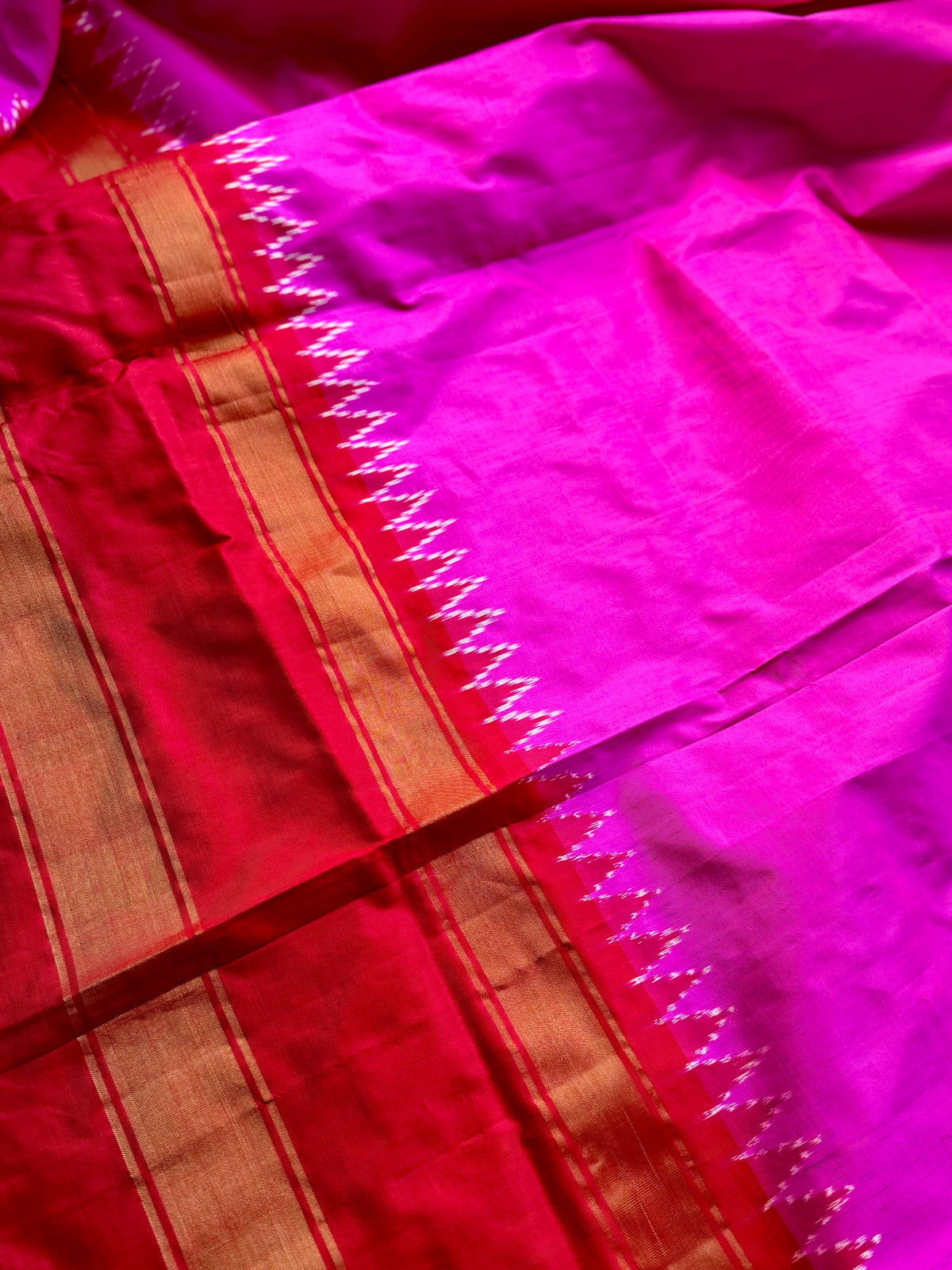 Bright Magenta-pink with Red Pochampally ikat pure silk saree with Patola pallu and Kanchi-Style Zari Border