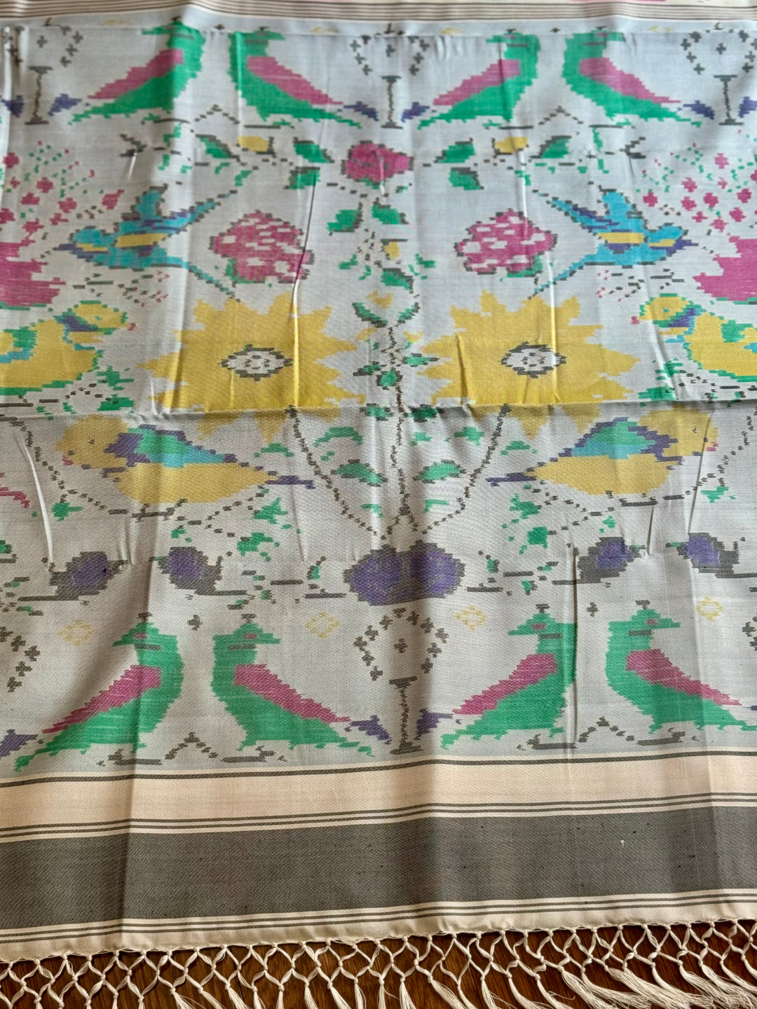 White color semi (double) ikat patan Patola pure silk saree