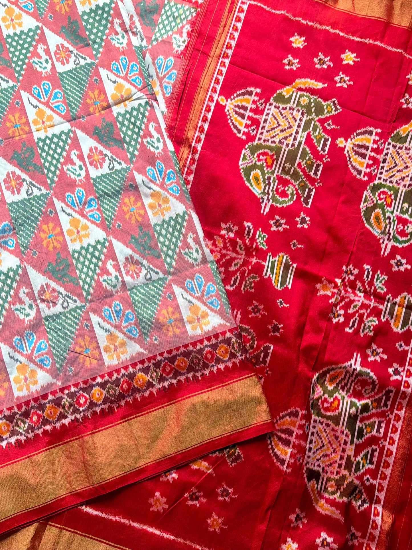 White Red combination Four figure Pochampally handwoven (patola)ikat pure silk saree| offwhite base| Sweta