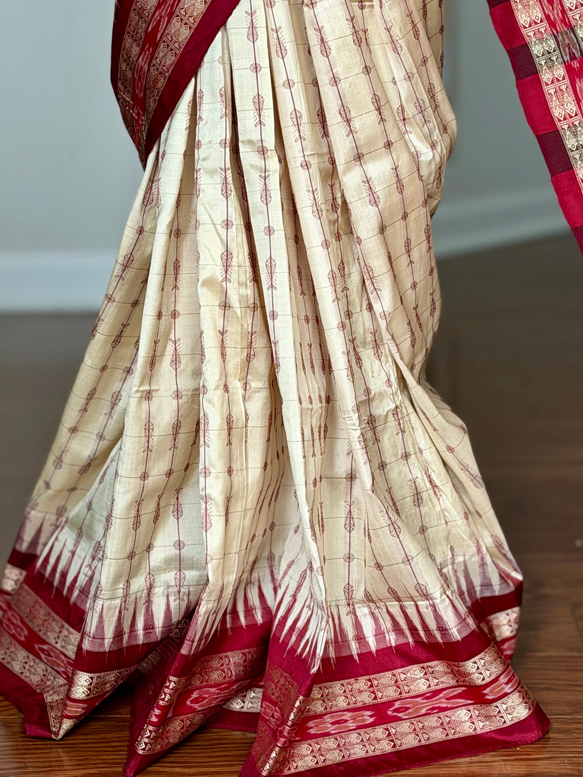 Offwhite (cream) and maroon handwoven Sambalpuri thousand motif pure Ikkat silk saree | Odisha Weaves (Copy)