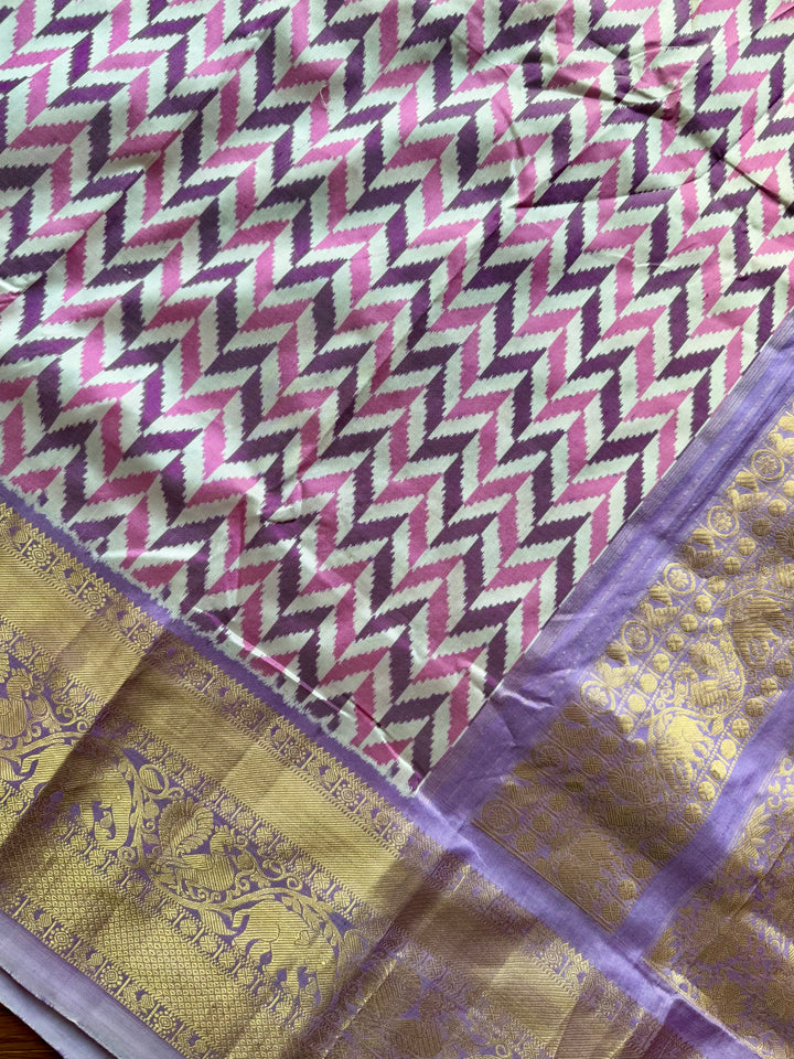 Lavender Ikkat (Pochampally)Fusion Silk Saree with Zari Woven Kanchipuram Border and Unstitched Blouse