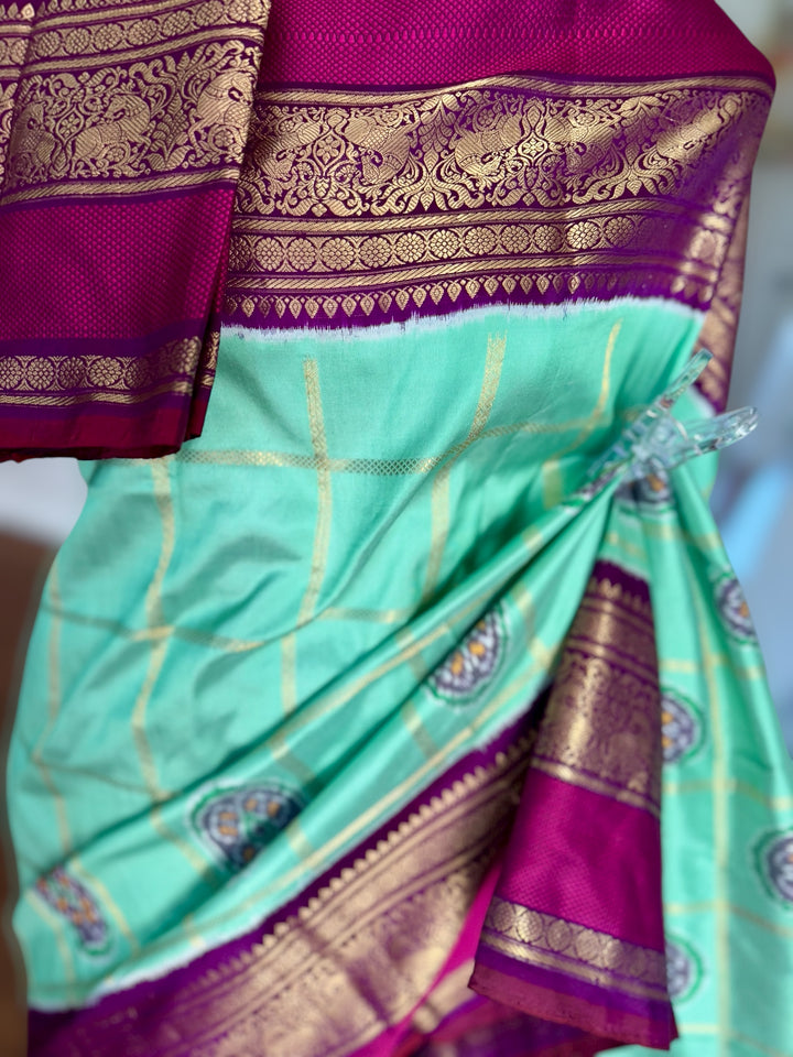 Mint Green Deep Magenta Ikkat (Pochampally)Fusion Silk Saree with Zari Woven Kanchipuram Border and Unstitched Blouse
