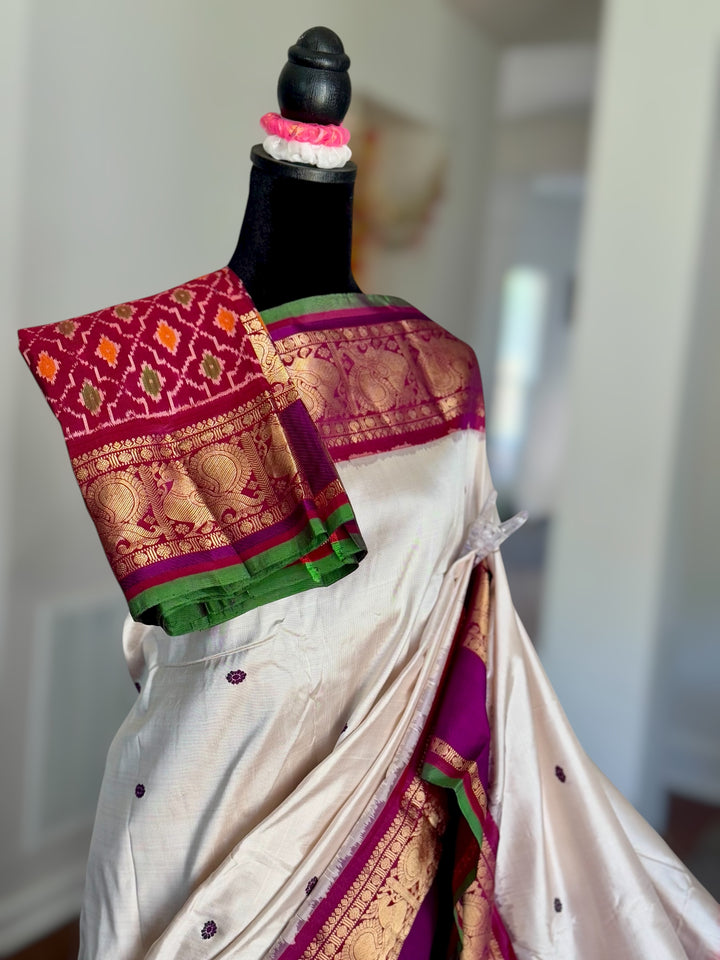 White Purple Ikkat (Pochampally)Silk Saree with Zari Woven Kanchipuram Border and Unstitched Blouse