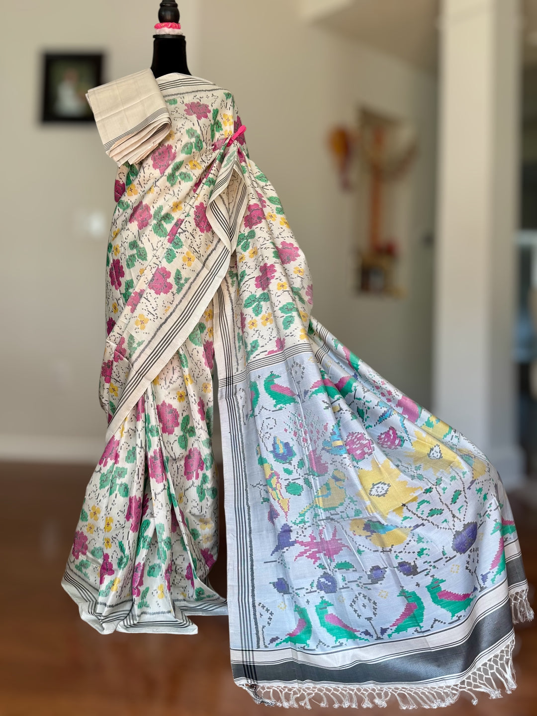 White color semi (double) ikat patan Patola pure silk saree
