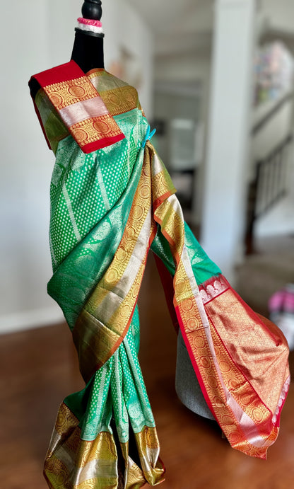 Green color Venkatagiri handloom pure silk saree with kanchi border