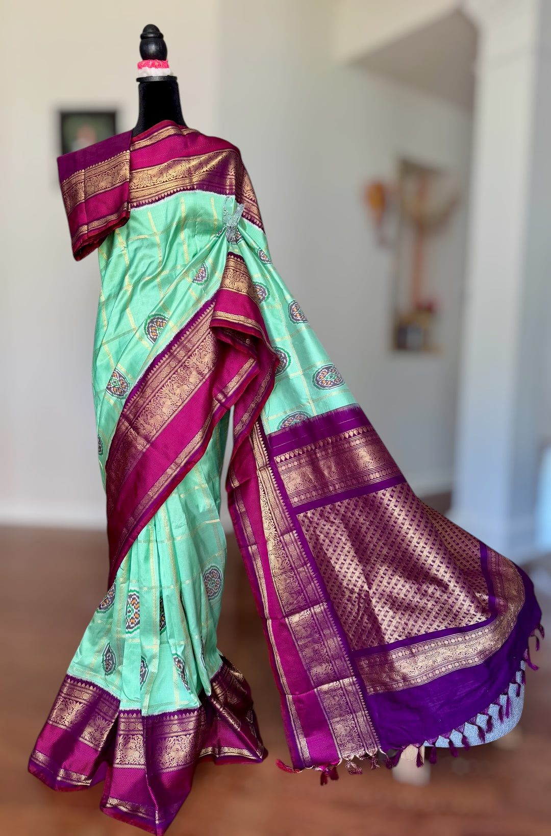 Mint Green Deep Magenta Ikkat (Pochampally)Fusion Silk Saree with Zari Woven Kanchipuram Border and Unstitched Blouse