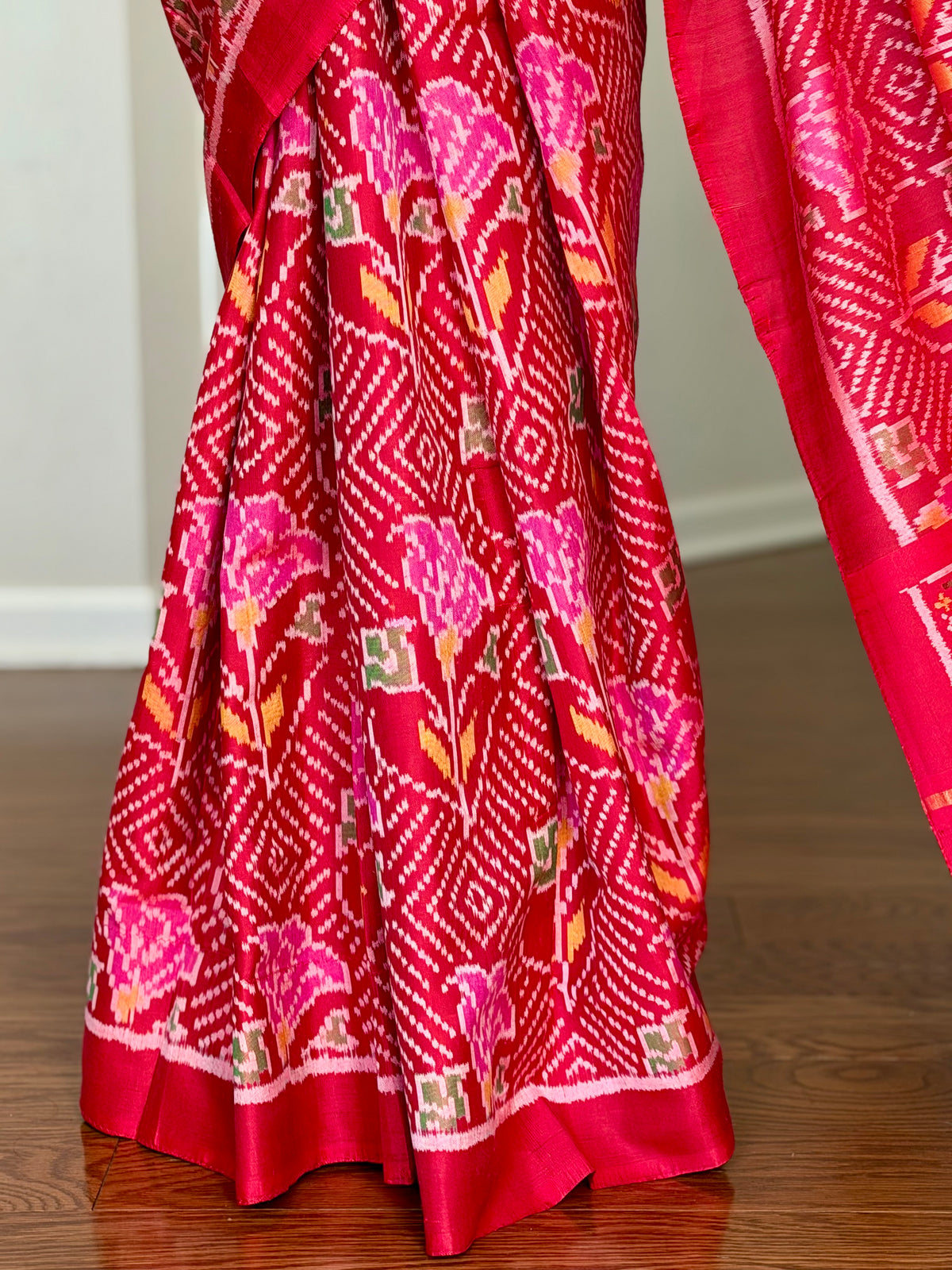Red color single ikat patan Patola pure silk saree (aka semi-double ikat)