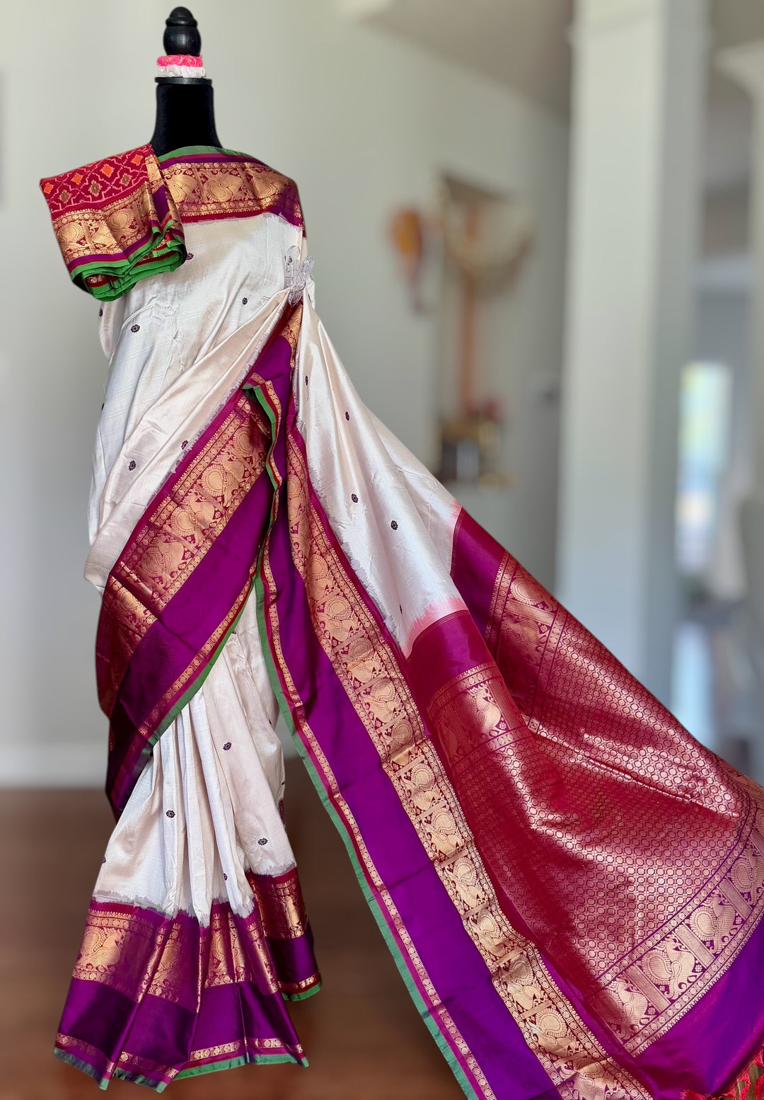 White Purple Ikkat (Pochampally)Silk Saree with Zari Woven Kanchipuram Border and Unstitched Blouse