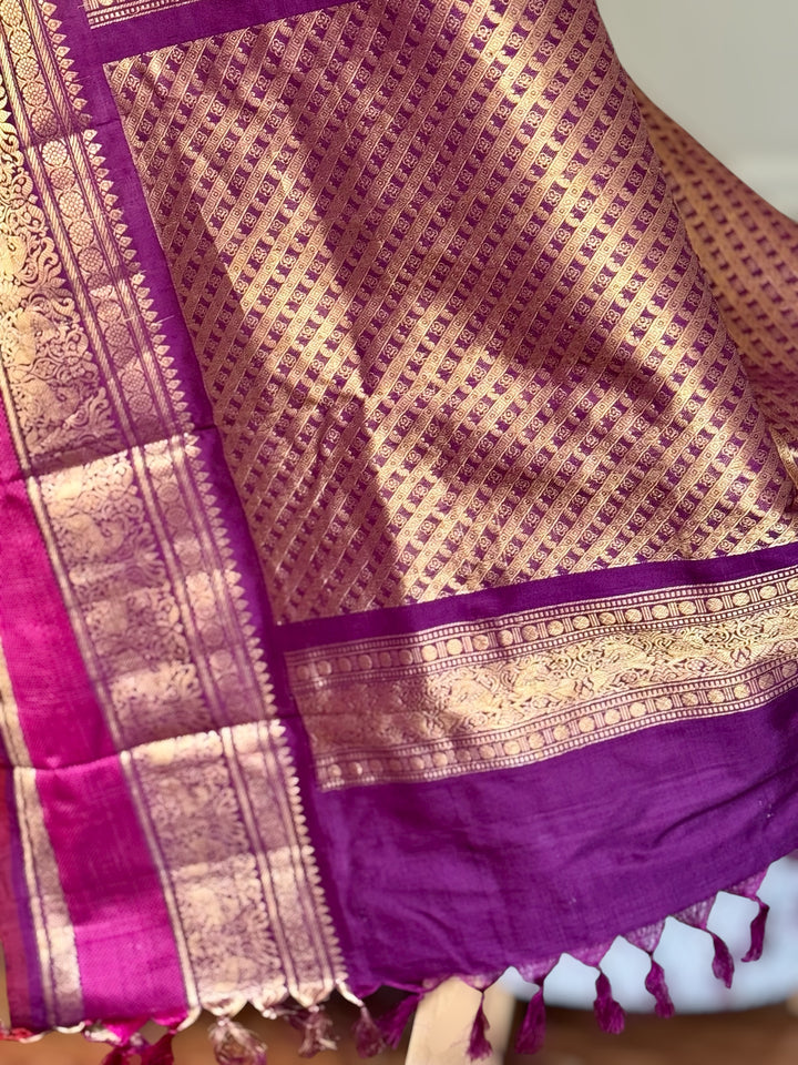 Mint Green Deep Magenta Ikkat (Pochampally)Fusion Silk Saree with Zari Woven Kanchipuram Border and Unstitched Blouse