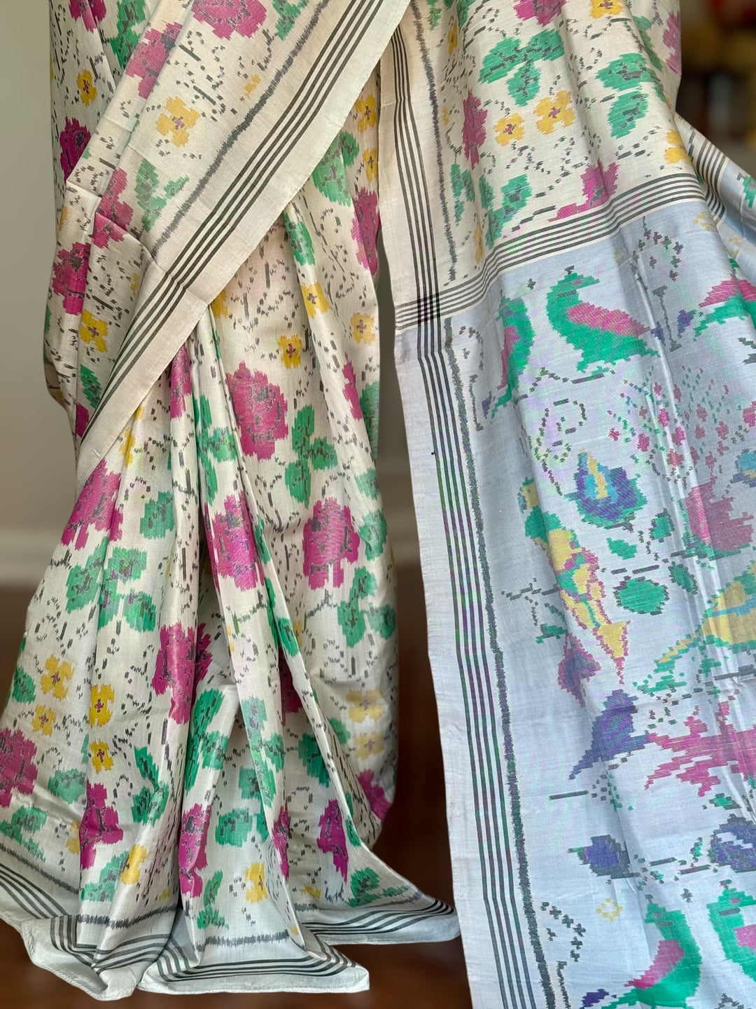 White color semi (double) ikat patan Patola pure silk saree
