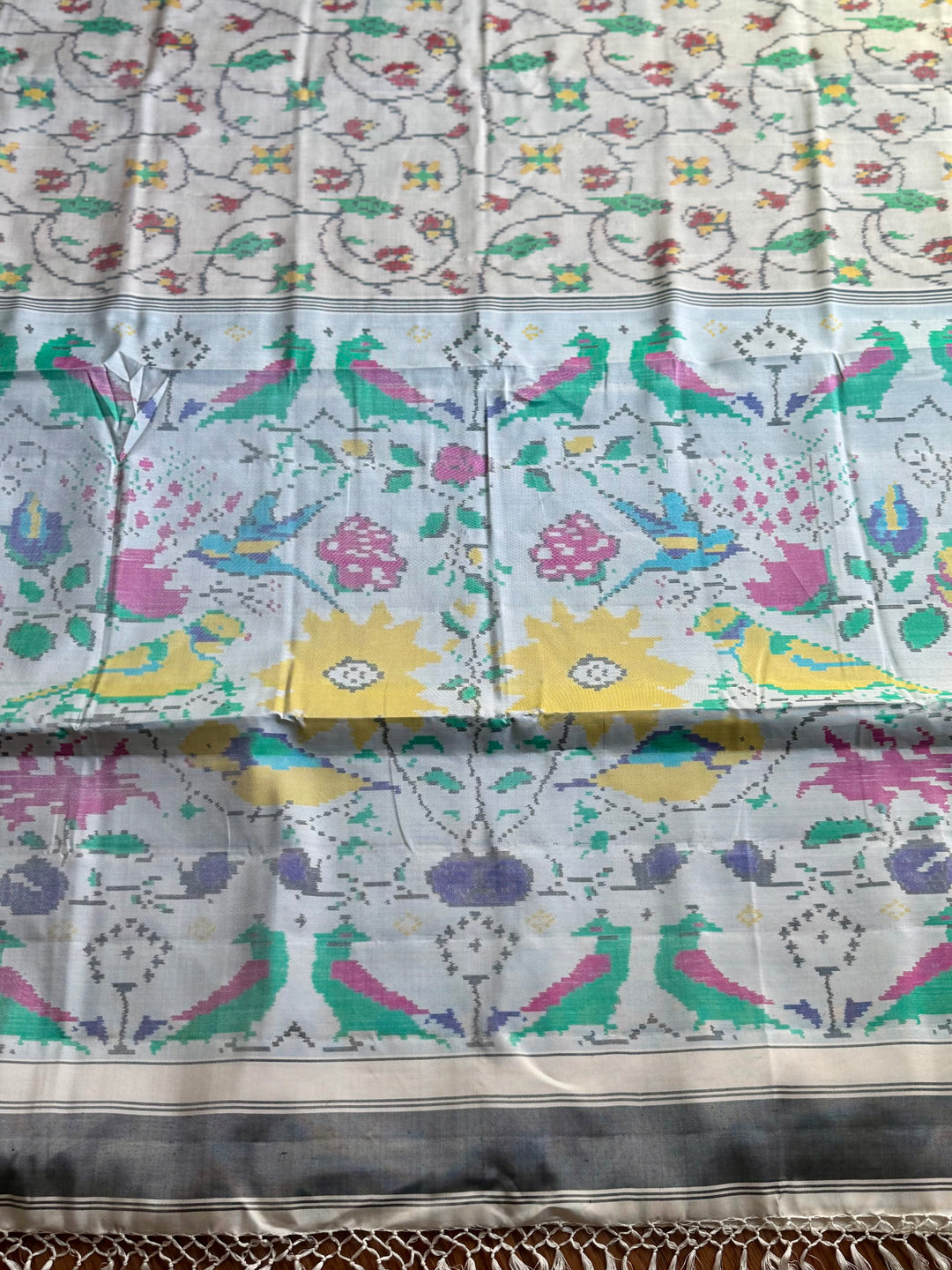 Offwhite semi (double) ikat patan Patola pure silk saree