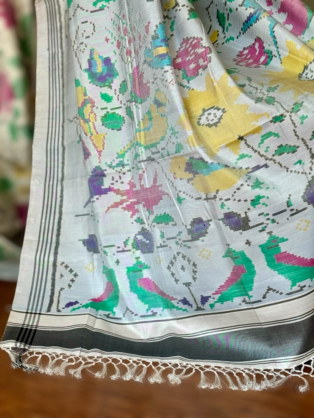 White color semi (double) ikat patan Patola pure silk saree