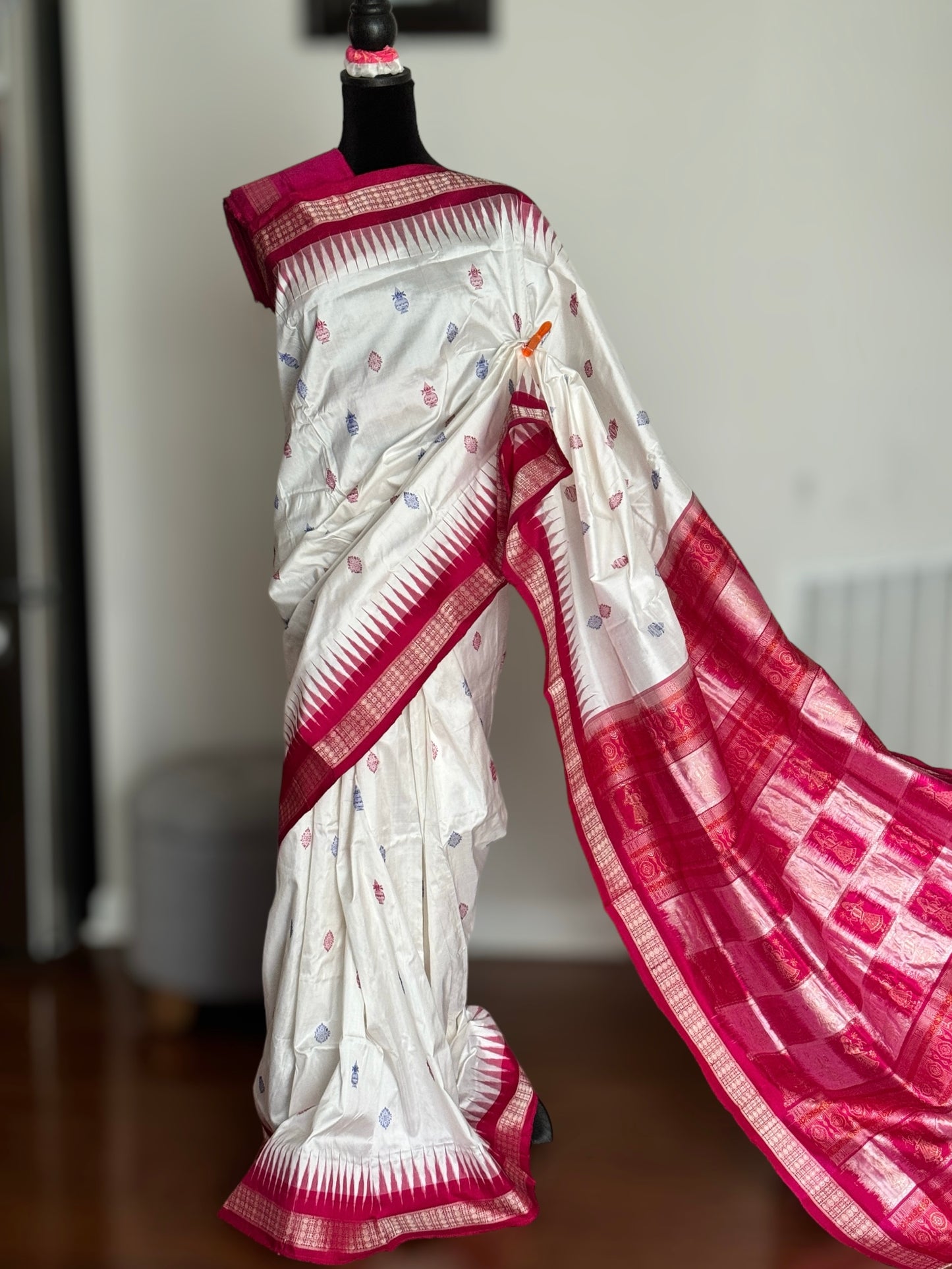 Gorgeous Bomkai pure Silk Saree in white and pink combination with Doll motif pallu