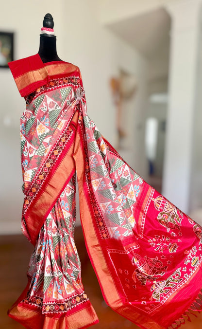 White Red combination Four figure Pochampally handwoven (patola)ikat pure silk saree| offwhite base| Sweta