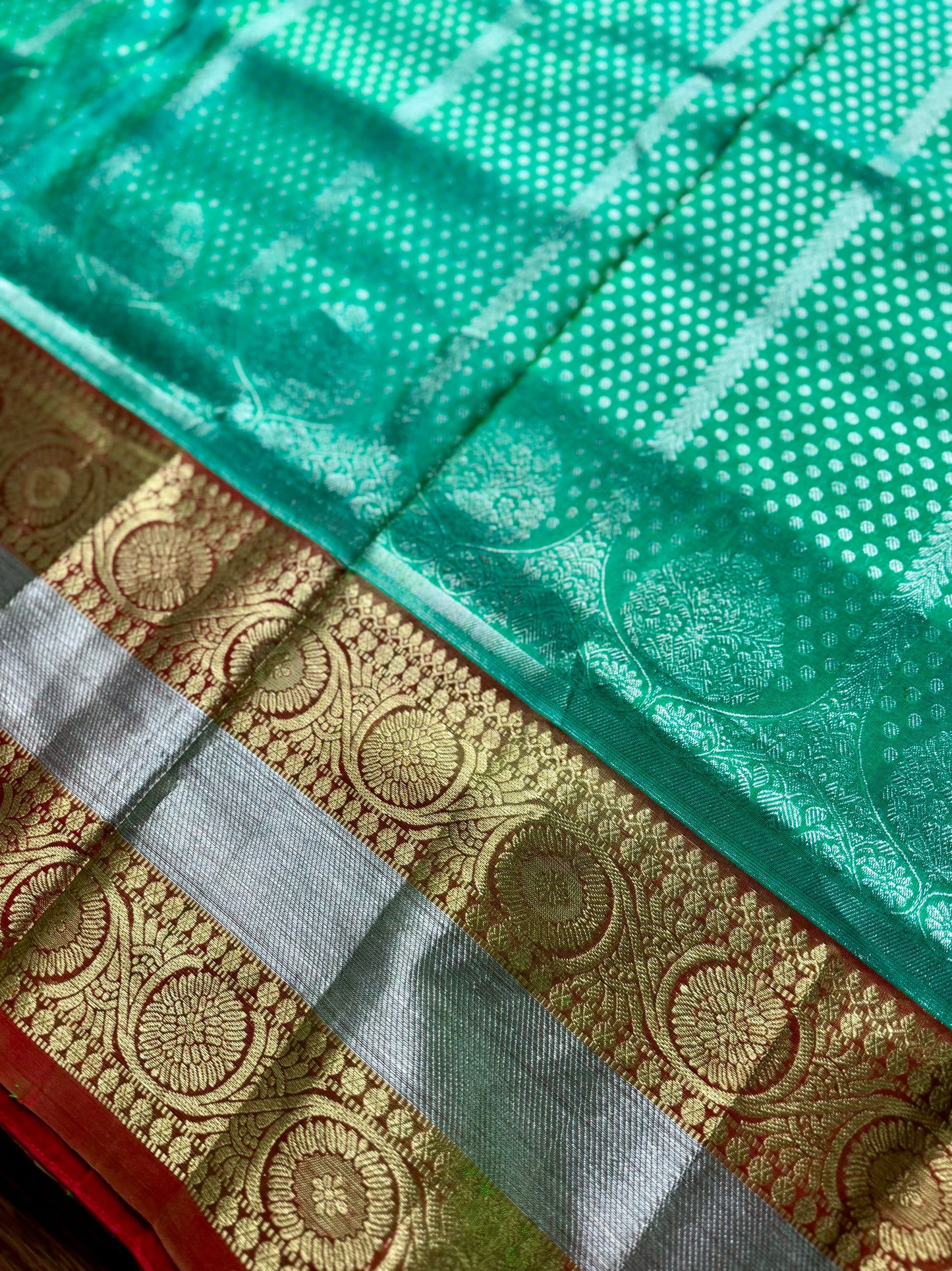 Green color Venkatagiri handloom pure silk saree with kanchi border