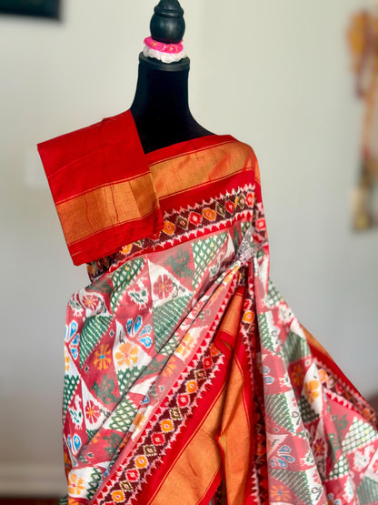 White Red combination Four figure Pochampally handwoven (patola)ikat pure silk saree| offwhite base| Sweta