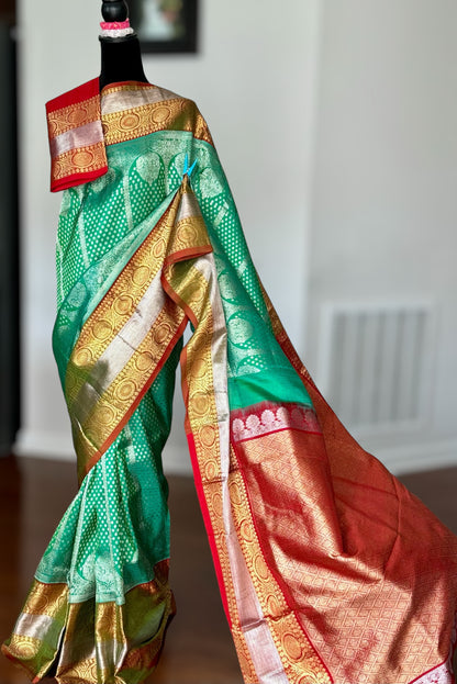 Green color Venkatagiri handloom pure silk saree with kanchi border