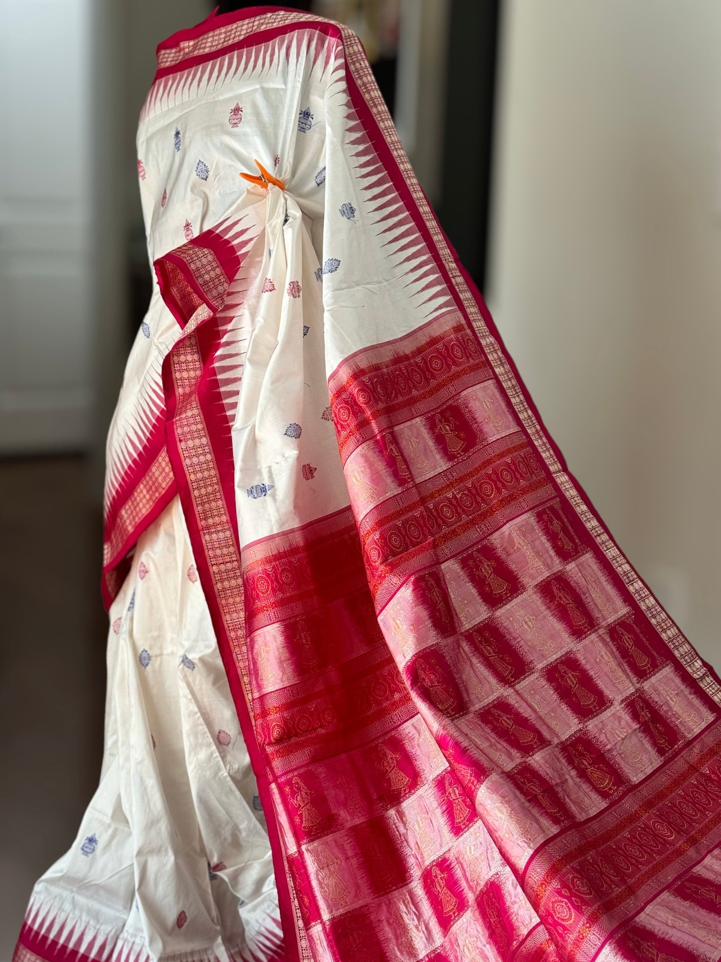 Gorgeous Bomkai pure Silk Saree in white and pink combination with Doll motif pallu