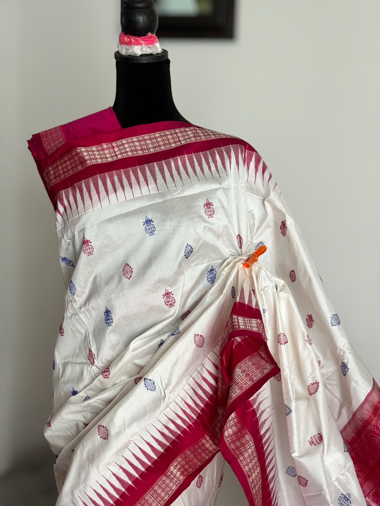 Gorgeous Bomkai pure Silk Saree in white and pink combination with Doll motif pallu