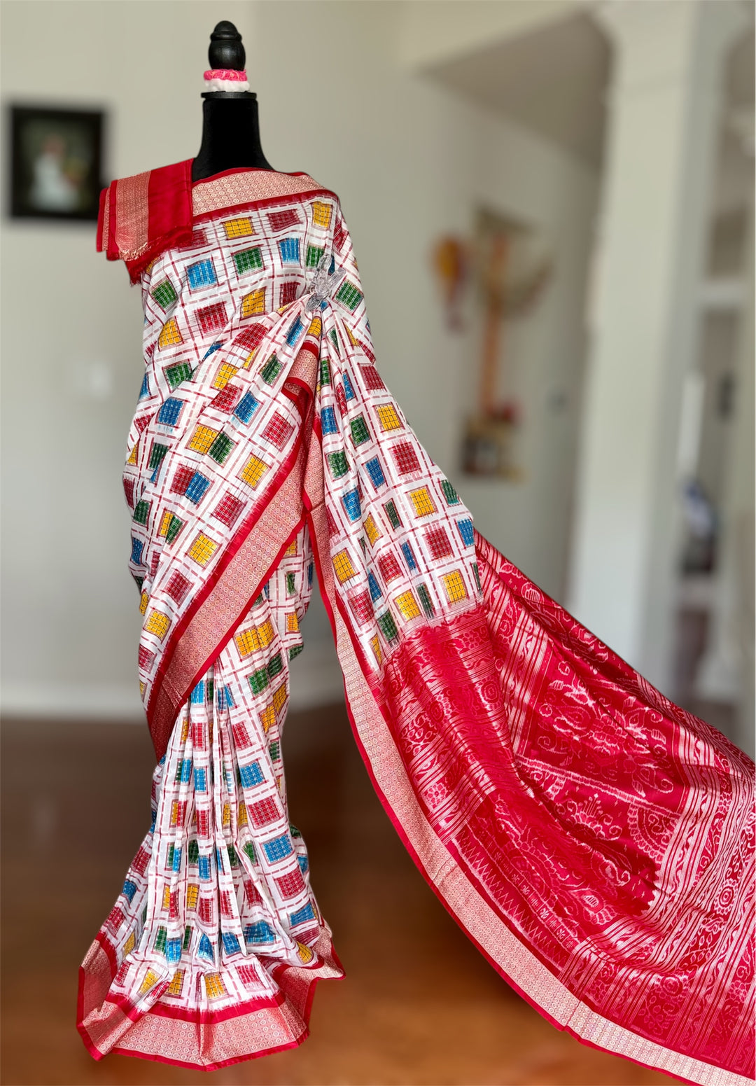 Handwoven White Mini (Chhoti)Aswini Sambalpuri Double ikat pure silk saree|Odisha Weaves|