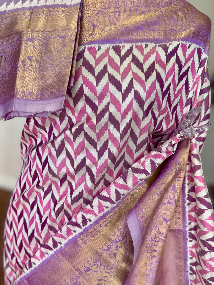 Lavender Ikkat (Pochampally)Fusion Silk Saree with Zari Woven Kanchipuram Border and Unstitched Blouse