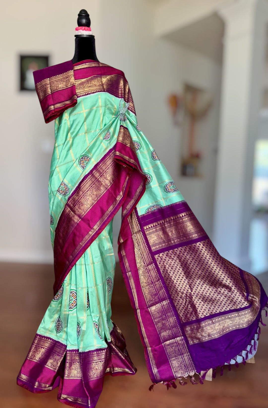 Mint Green Deep Magenta Ikkat (Pochampally)Fusion Silk Saree with Zari Woven Kanchipuram Border and Unstitched Blouse