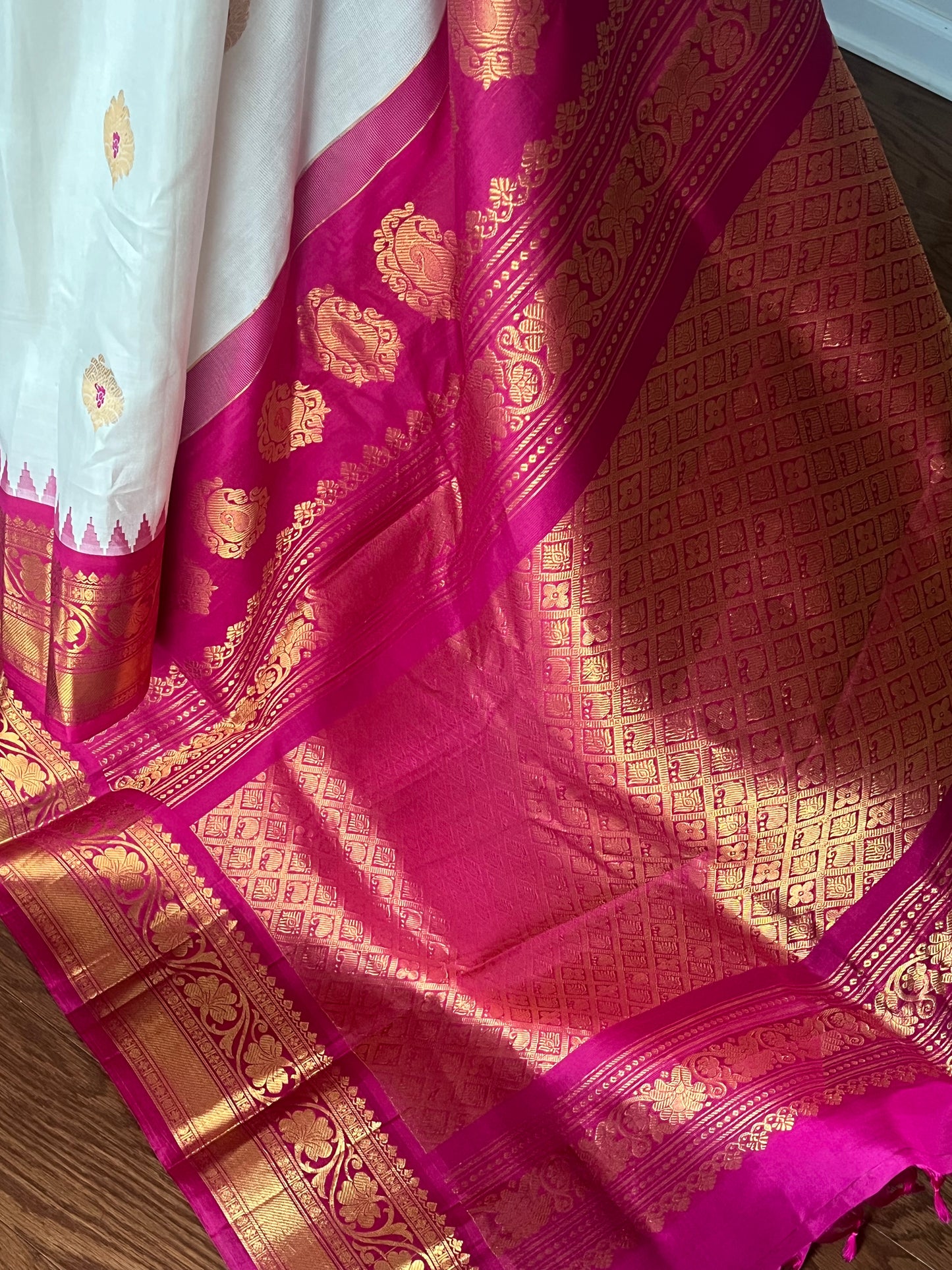 Cream color Ganga Jamuna Gadhwal Pure Silk saree