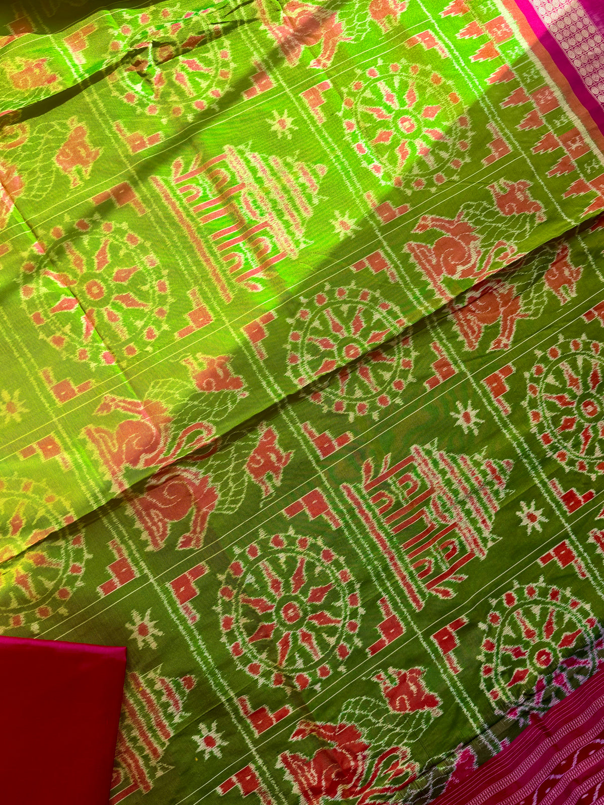 Dual shaded Parrot green and pink Konark Motif unique handwoven Sambalpuri ikat pure silk saree|Odisha Weaves|